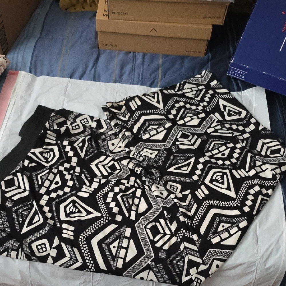 Black and White Geometric Print Palazzo Pants